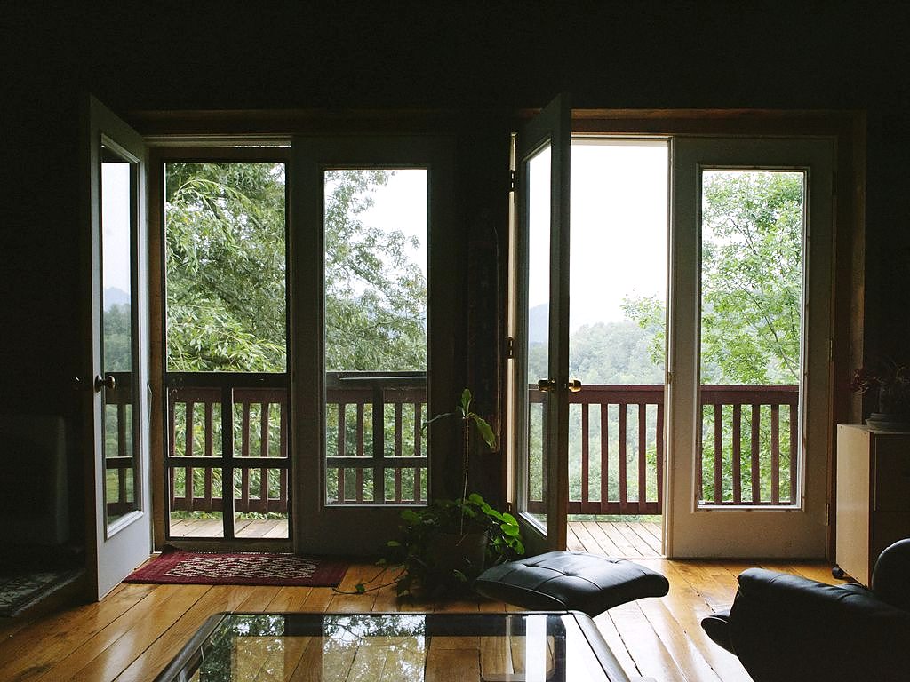 View toward the deck - Hypnowisdom mountain property