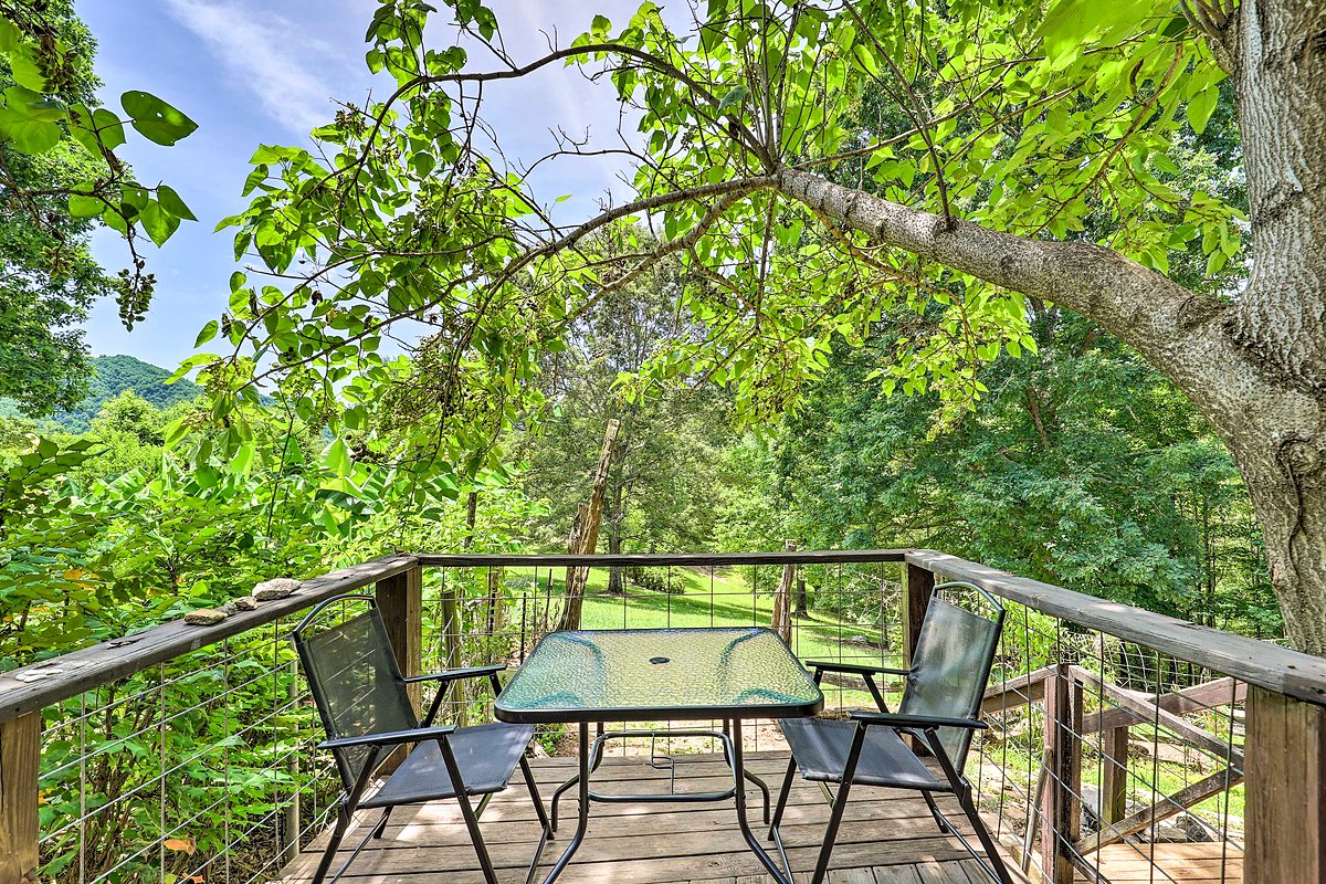 Natural landscape surrounding Hypnowisdom retreat